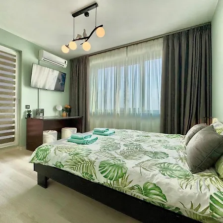Апартамент Seasky Smarthome-penthouse With Private Parking *